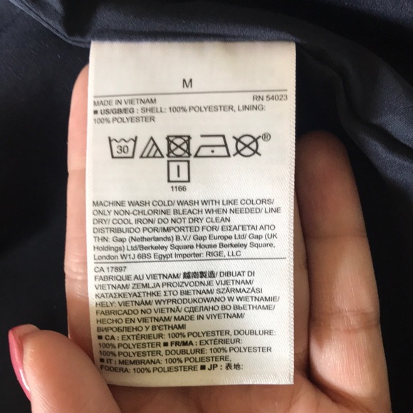 Banana Republic Men’s Waterproof Jacket • Black - Picture 5 of 5